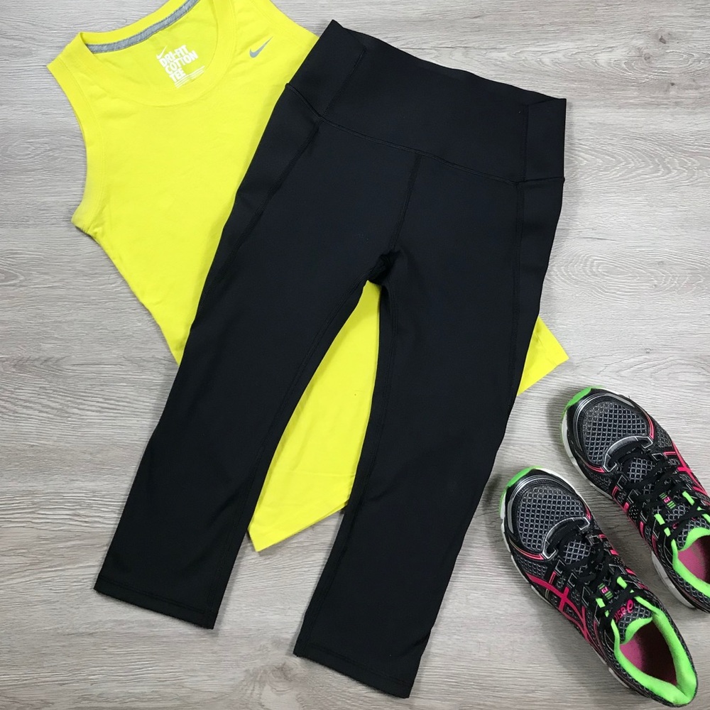 GapFit Crop Leggings in Sculpt Compression